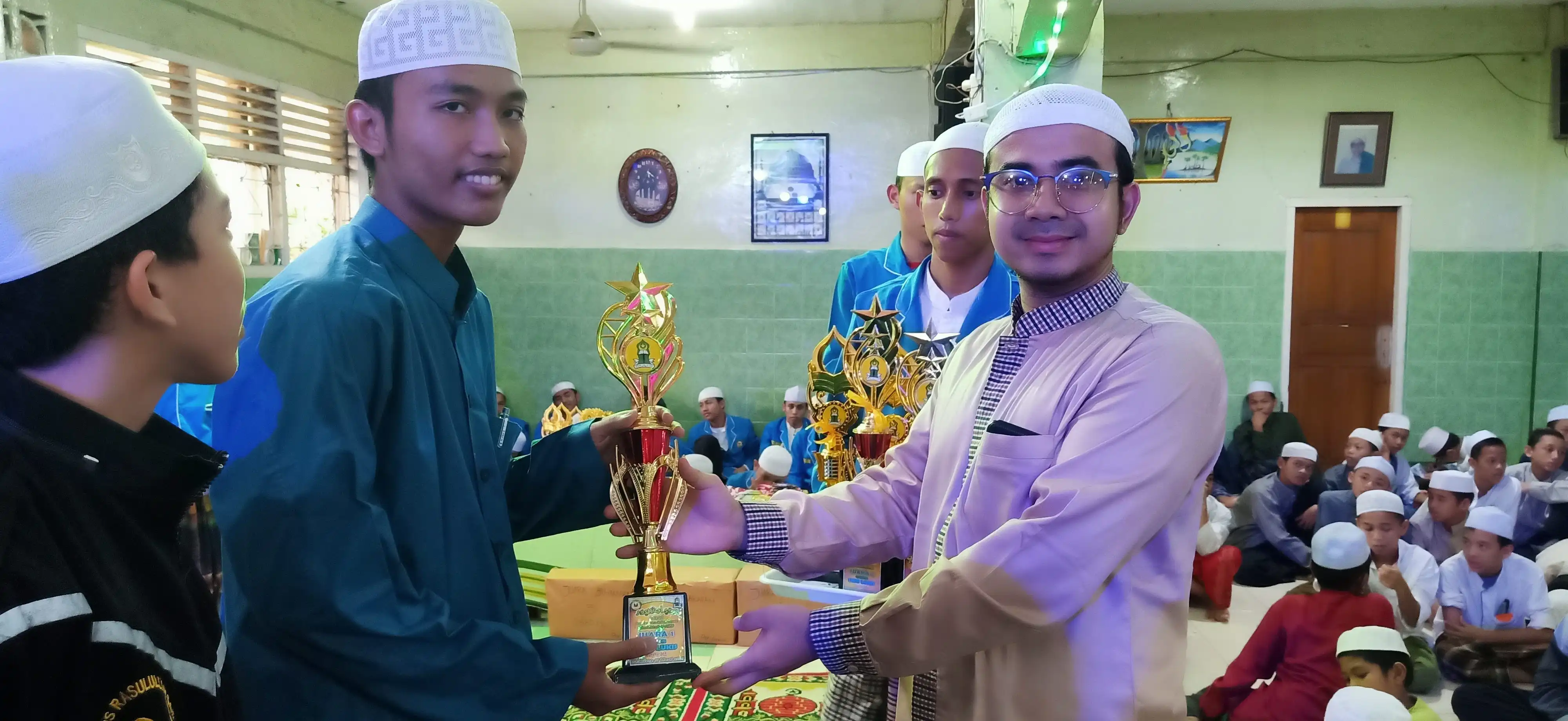 Pembagian Hadiah 76